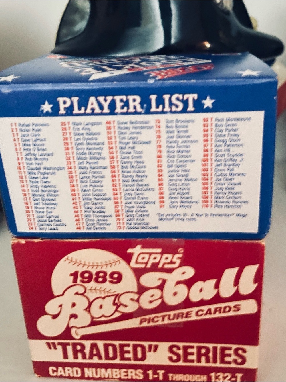 2 Ken Griffey Jr Rookie cards
89 New Topps & 89 Score Rookies & Traded Card Sets - Picture 3 of 3